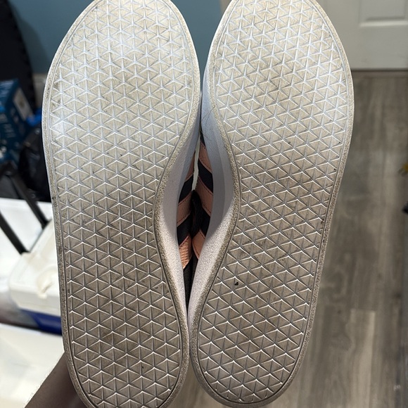 adidas Women’s Size 11 VL Court 2.0 Sneakers In Gray/Glow Pink Lace Up Low Top - Picture 11 of 11